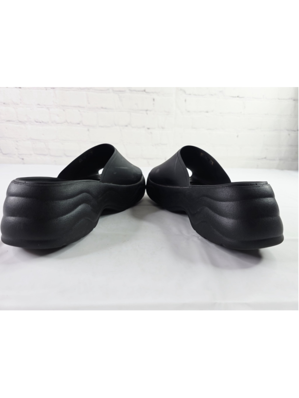 Crocs Platform Skyline Slides Slip On PVC Sandals Solid Black Women's Size 9 - Picture 6 of 7